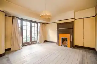 13 Burdenshott Avenue, photo 3