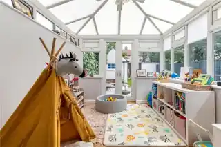 13 Burley Close, photo 4