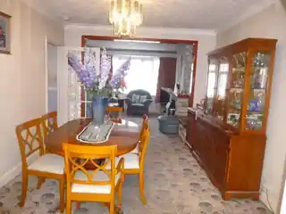 13 Byron Avenue, photo 3