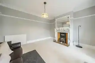 13 Courtlands Avenue, photo 3