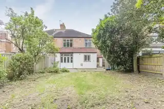 13 Denehurst Gardens, photo 3
