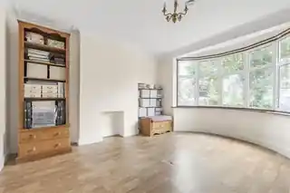 13 Denehurst Gardens, photo 2