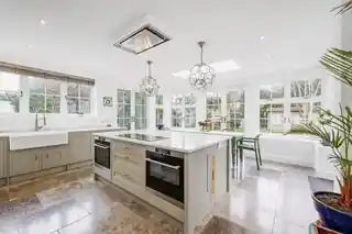 13 Gunnersbury Gardens, photo 2