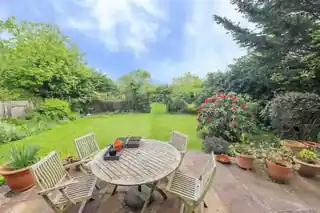 13 Highfield Drive, photo 2