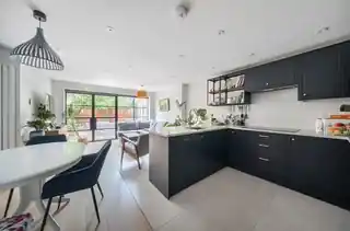 13 Locksmeade Road, photo 4
