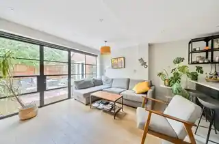 13 Locksmeade Road, photo 3