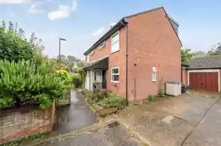 13 Locksmeade Road, photo 2