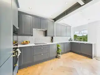 13 Lyndhurst Road, photo 4