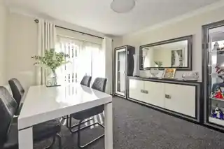 13 Peel Way, photo 4