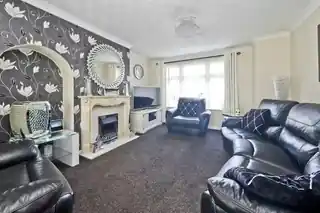 13 Peel Way, photo 2