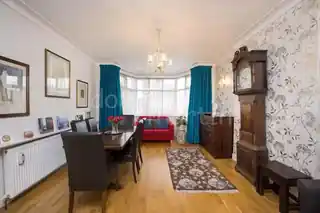 13 Rundell Crescent, photo 4