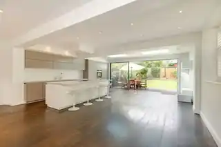13 The Vale, photo 2