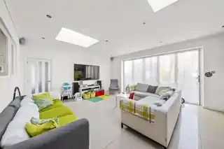 13 Thorn Close, photo 2