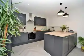 13 Vale Road North, photo 2