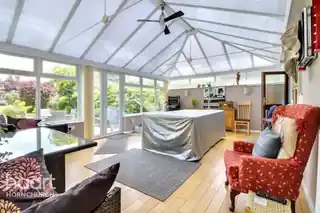 13 Vicarage Road, photo 4