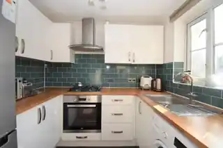 13 Wentworth Close, photo 3