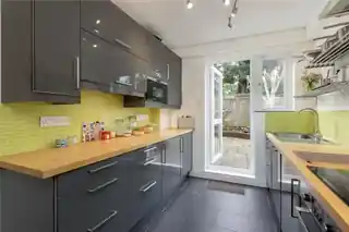 13 Westleigh Avenue, photo 2