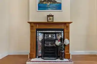 13 Whitburn Road, photo 3