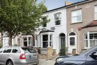 13 Wroxton Road, photo 2
