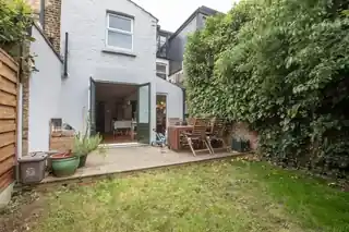 13 Wroxton Road, photo 3