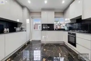 130 Ascot Gardens, photo 4