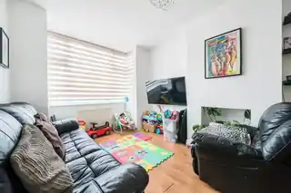 130 Brook Street, photo 3