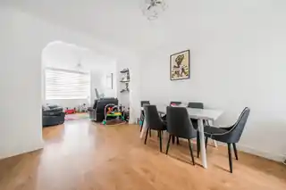 130 Brook Street, photo 2