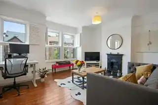 130 Eastcombe Avenue, photo 2