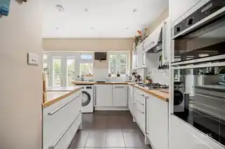 130 Edenbridge Road, photo 3