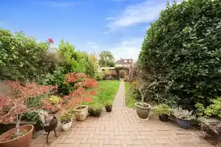 130 Edenbridge Road, photo 2
