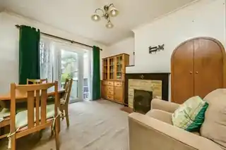 130 Sutton Court Road, photo 4