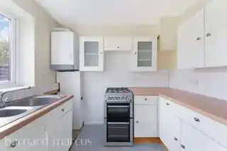 130 Welbeck Road, photo 2
