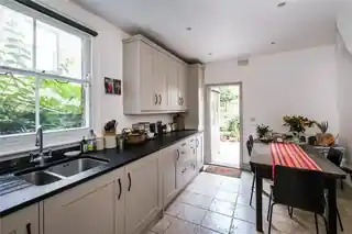 131 Avenell Road, photo 3