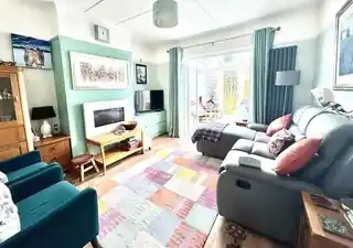 131 Chessington Avenue, photo 3