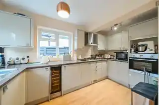 131 Latchmere Lane, photo 3