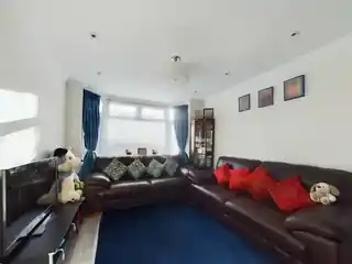 131 Sutton Court Road, photo 3
