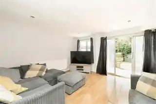 132 Clitterhouse Road, photo 2