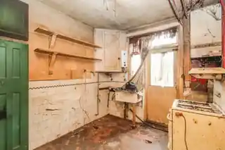 132 Collinwood Gardens, photo 4
