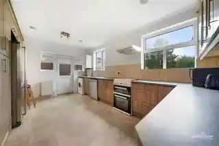 132 Draycott Avenue, photo 3