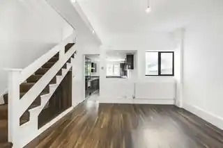 132 Leslie Road, photo 4