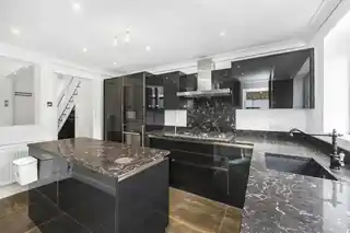 132 Leslie Road, photo 3