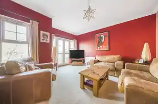 132 Osier Crescent, photo 3