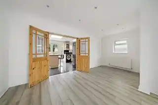 132 Yeading Lane, photo 2
