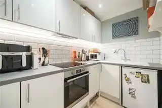 132A Blythe Road, photo 4
