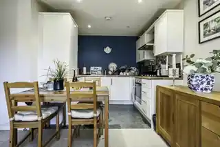 133 Academy Place, photo 3