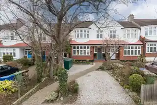 133 Court Lane, photo 2