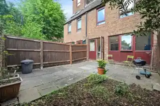 133 Wood Lane, photo 3
