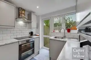 134 Oval Road North, photo 3