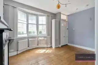 135 Risley Avenue, photo 3