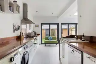 135 Taunton Road, photo 3